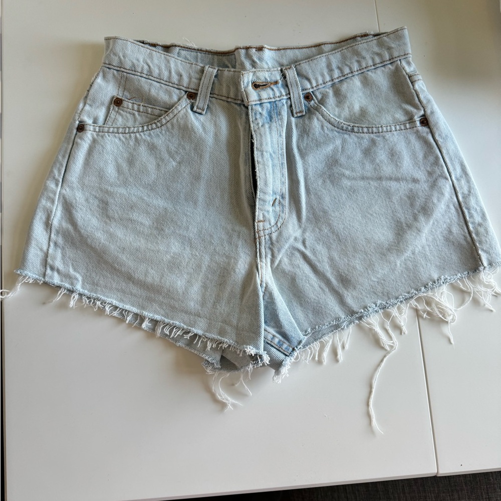 Women’s Levi’s 550 relaxed fit shorts, size 30 denim jean shorts